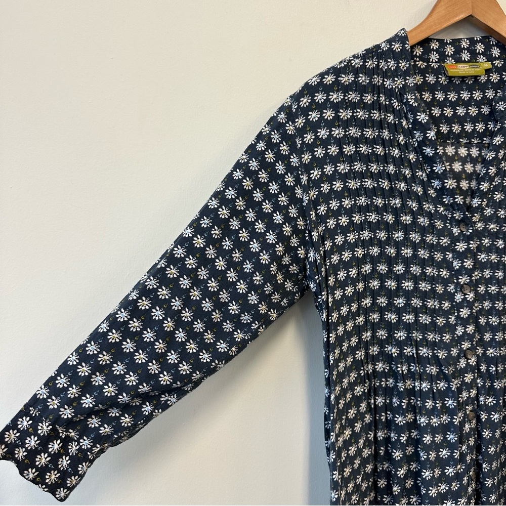 Elegant Navy Floral Blouse - Picture 2 of 8